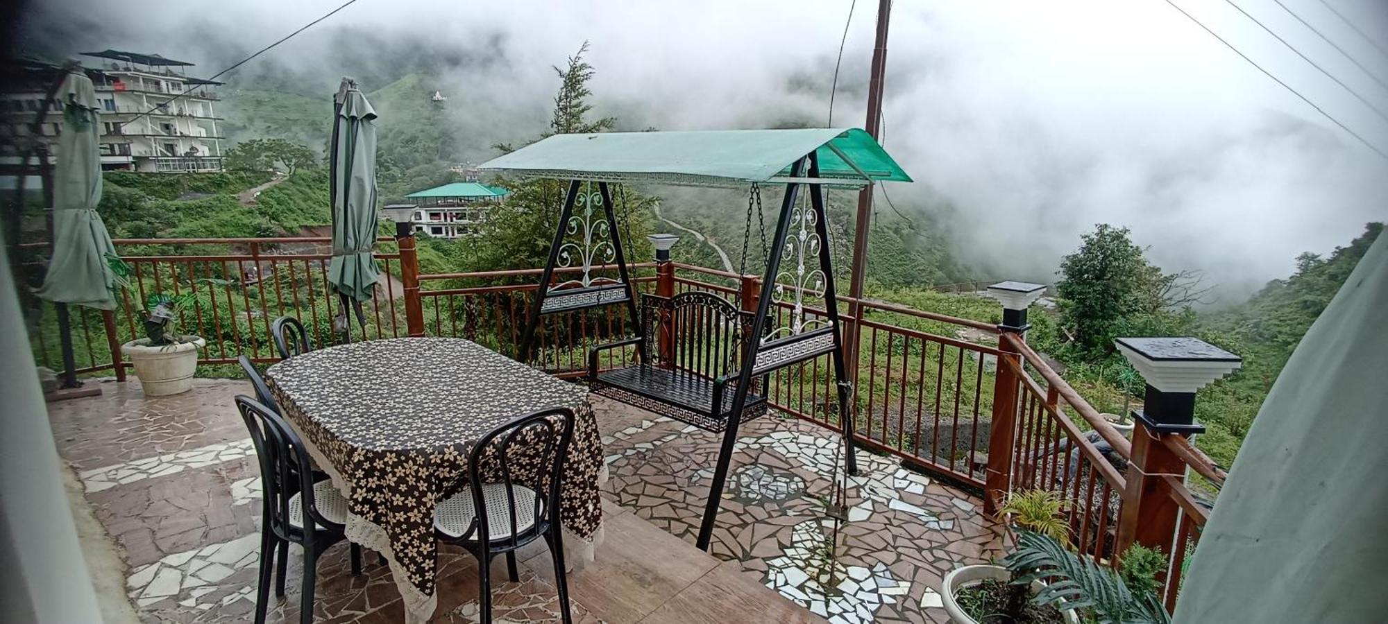 Icebergs Mussoorie - A Boutique Stay And 24 Hrs Roof Top Cafe Luaran gambar